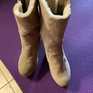 NEW Juicy Couture sz 6 faux fur lined suede boots